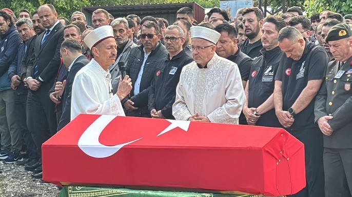 Eşi tabutuna son kez sarıldı, babası namazını kıldırdı: AFAD personeline hüzünlü veda