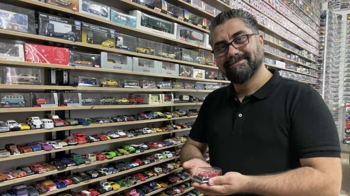 Böylesi görülmedi, evinde 15 bin maket otomobiliyle yaşıyor