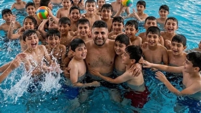 İş insanı Ferit Kaya çocuklarla sevince kulaç attı