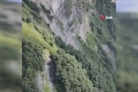 Gürcistan'da helikopter dağlık alana düştü: 8 ölü