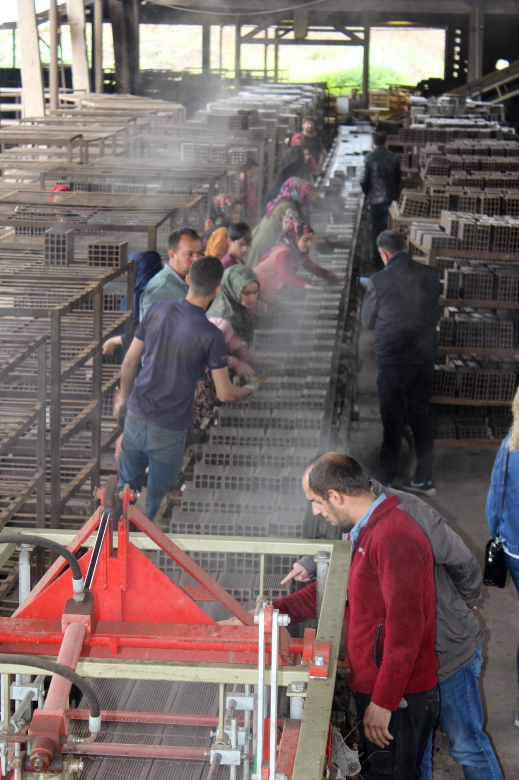 Tuğla fabrikası 105 kişiye iş kapısı oldu