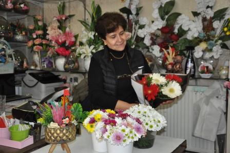 Kars’ta çiçekler öğretmenler için hazırlanıyor