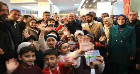 Bakan Soylu'ya çocuklardan sıcak karşılama