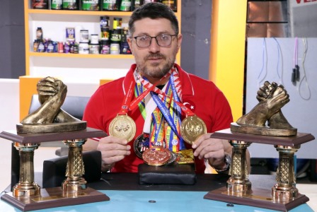 Bileği bükülmeyen Türk, 10'uncu kez dünya şampiyonu oldu -Yeniden