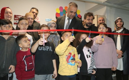 Depremzede çocuklar açılışını yaptıkları oyun odasında doyasıya eğlendi