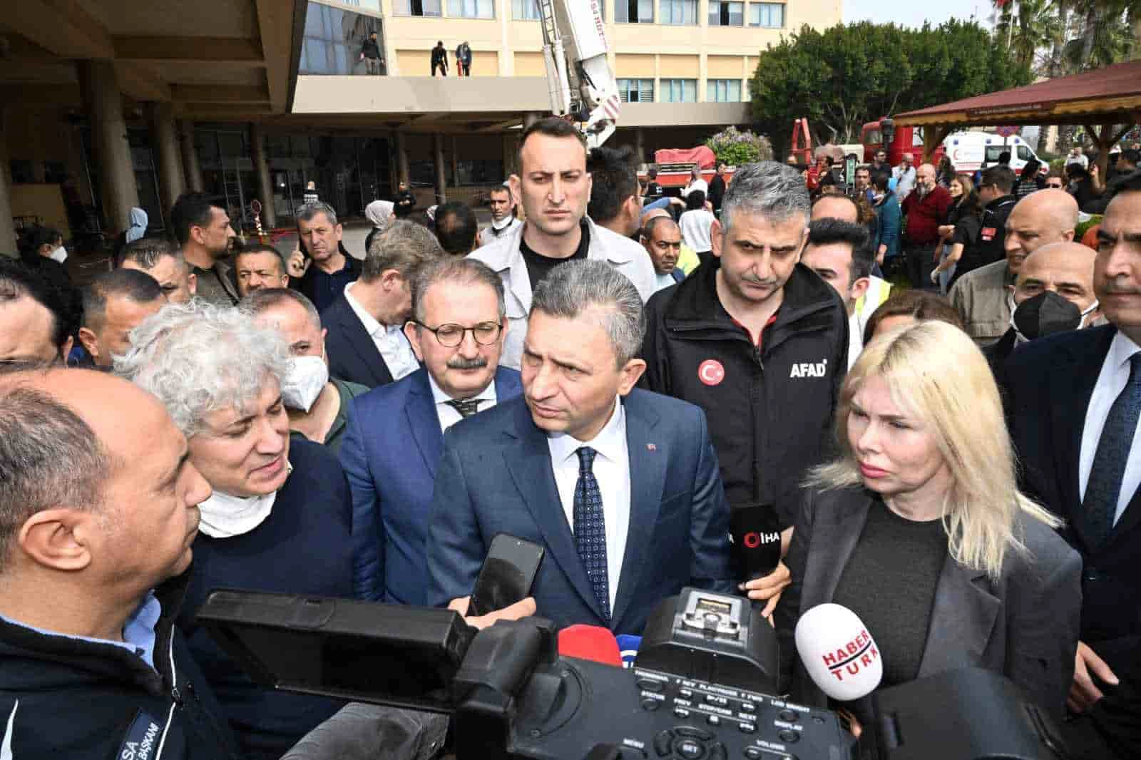AÜ Tıp Fakültesi Hastanesinde korkutan yangın: Hastalar tahliye edildi, can kaybı yok