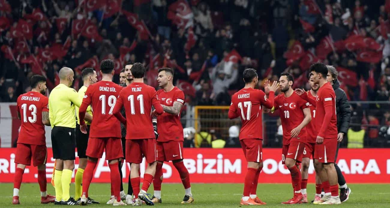Maç sonu mililer büyük sevinç yaşadı