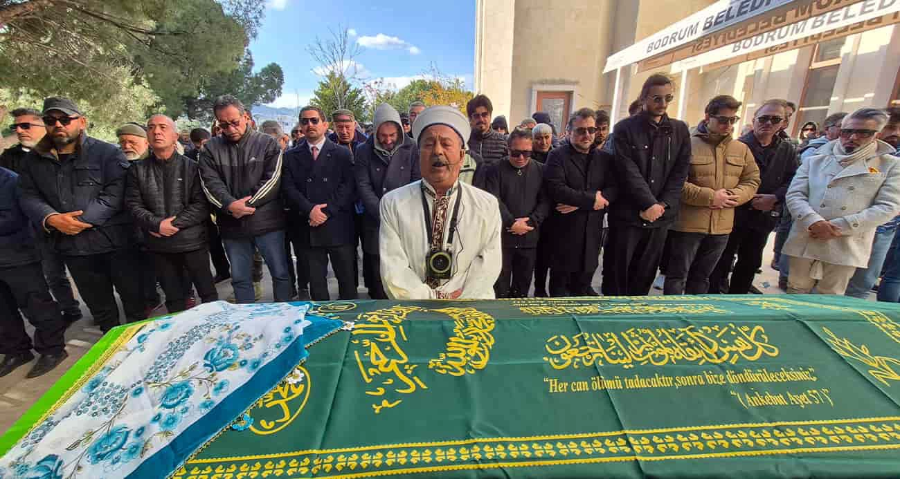 Sanatçı Tanyeli Bodrum’da son yolculuğuna uğurlandı