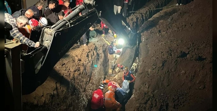 Kanalizasyon çukuru kazarken göçük altında kalan iki kardeş toprağa verildi