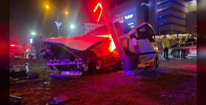 Erzurum'da polisten kaçarken kaza yaptı: 3 yaralı