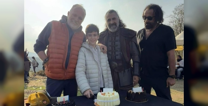 ’Şehzade Mustafa’ya sette doğum günü sürprizi