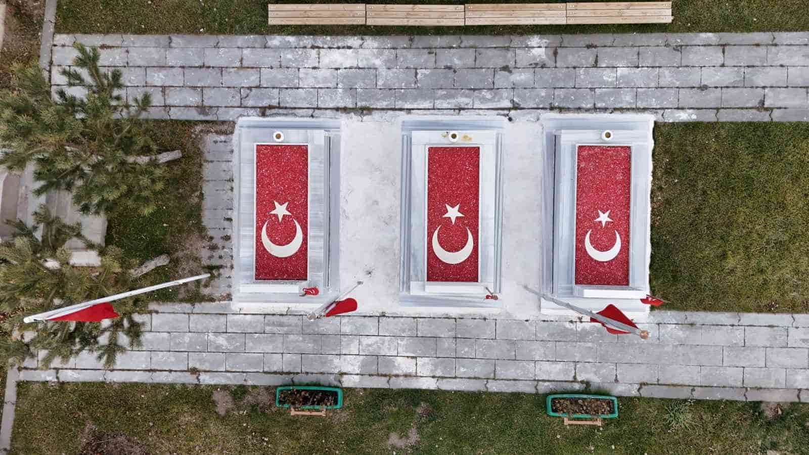 Erzurum Valiliği’nden şehitliklere anlamlı dokunuşlar