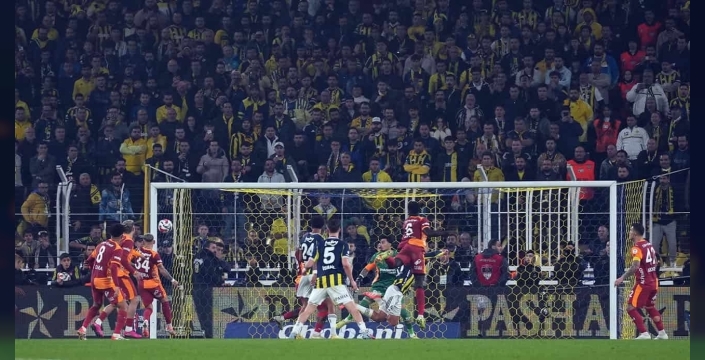 Galatasaray'a 90+5 şoku! Fenerbahçe evinde yıkılmadı