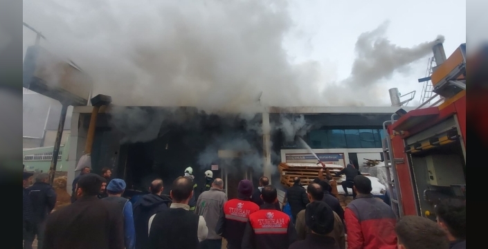 Sanayi sitesinde büyük yangın: 5 kişi hastaneye kaldırıldı
