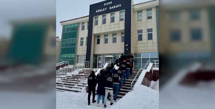 Sarıkamış’ta uyuşturucu taciri 5 kişi tutuklandı