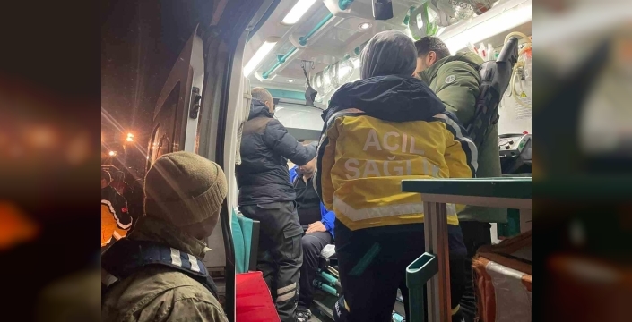 Ağrı’da üzerine çığ düşen araçtaki 4 personel kurtarıldı