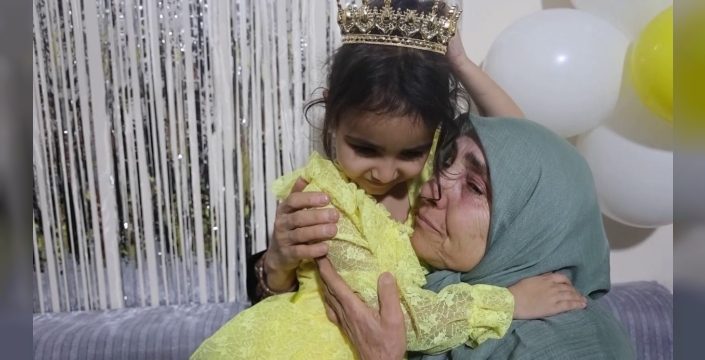 Aile fotoğrafından geriye tek kalan Alye’nin doğum gününde babaannesi gözyaşlarına boğuldu
