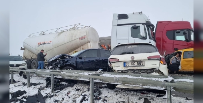 Erzurum’da zincirleme kazada can pazarı yaşandı: 8 ağır yaralı