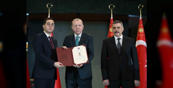 Gercüş Kaymakamı Muhammed Öztaş’a Cumhurbaşkanlığı Külliyesinde anlamlı ödül