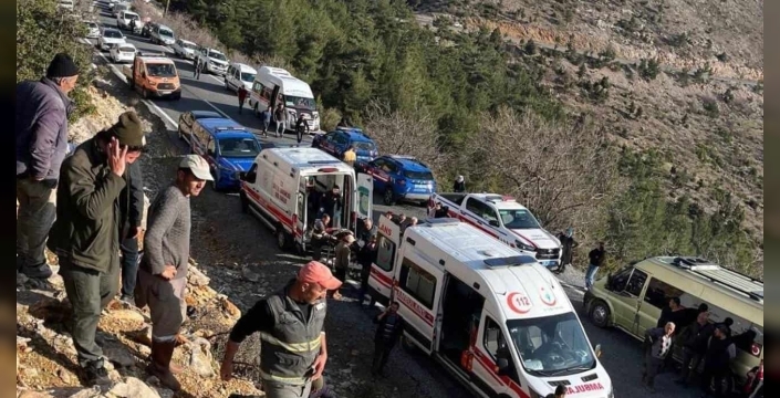 Mersin’de işçi servisi uçuruma yuvarlandı: 3 ölü 11 yaralı