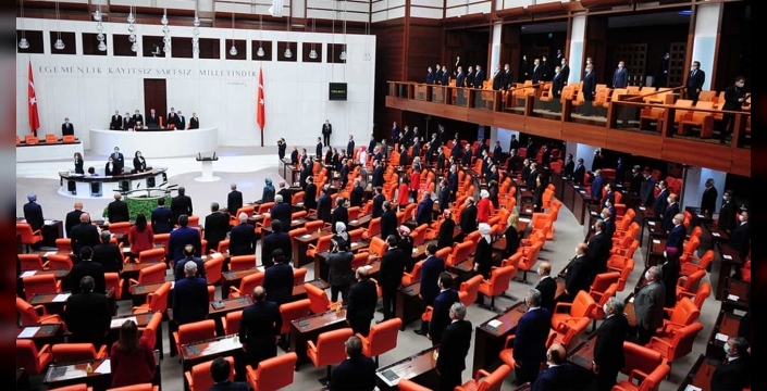 Doğum izni ve sosyal medyaya 15 yaş düzenlemesi TBMM’de kabul edildi