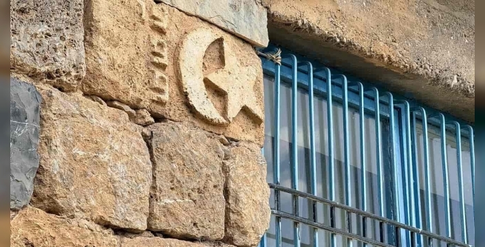 30 yıl önce kendi emeğiyle yaptığı ev turistlerin ilgi odağı oldu
