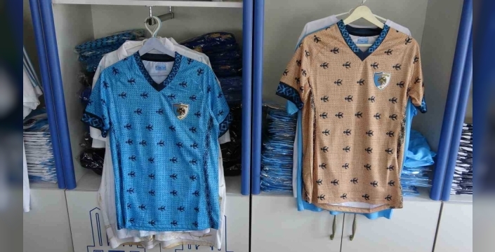 Erzurumspor FK’dan asırlık mirasa vefa: "Ehram" forması taraftarla buluştu