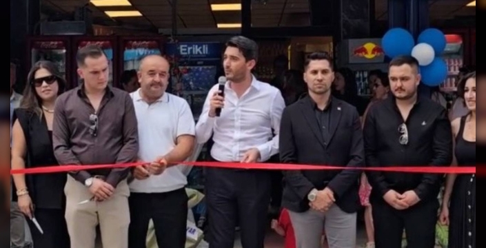 Tekel bayiyi dualarla açan imam: 