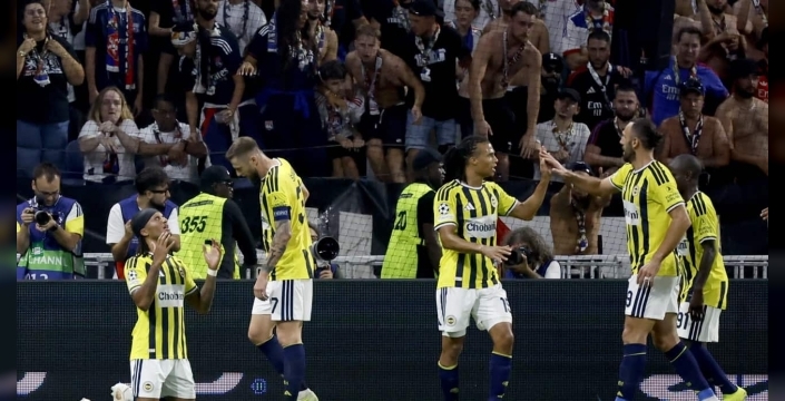 Lyon'u devirdi hasreti bitirdi! Fenerbahçe 18 yıl sonra Şampiyonlar Ligi'nde
