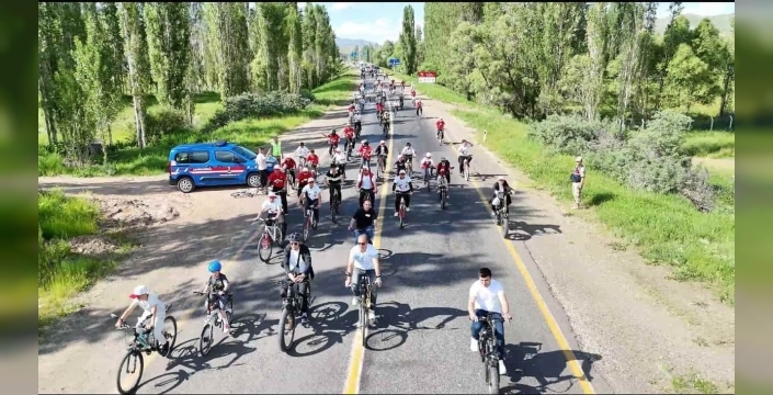 Narman’da doğa ve spor Peri Bacaları’nda buluştu